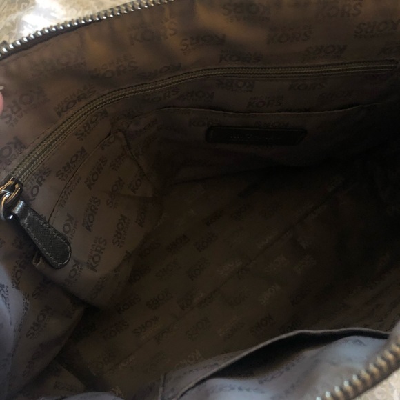 Micheal Kors Purse - Picture 8 of 10